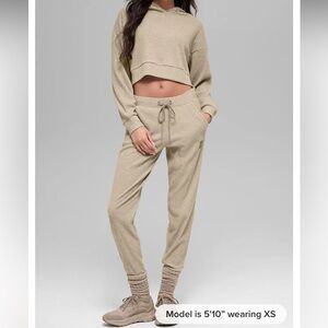 Alo Yoga Muse Jogger Set